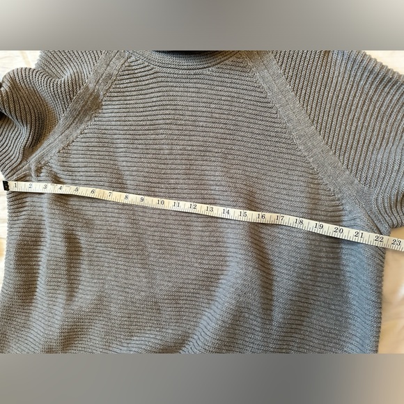 Soft and cozy grey turtleneck - Picture 5 of 5